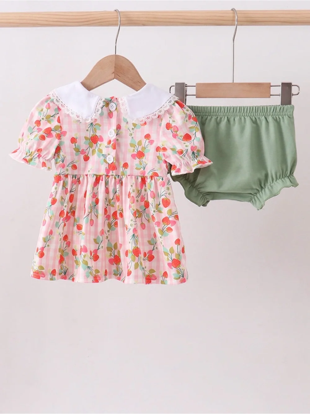 NWT Abby & Evie Baby Girl Strawberry-Print Smocked Top with Green Bloomers